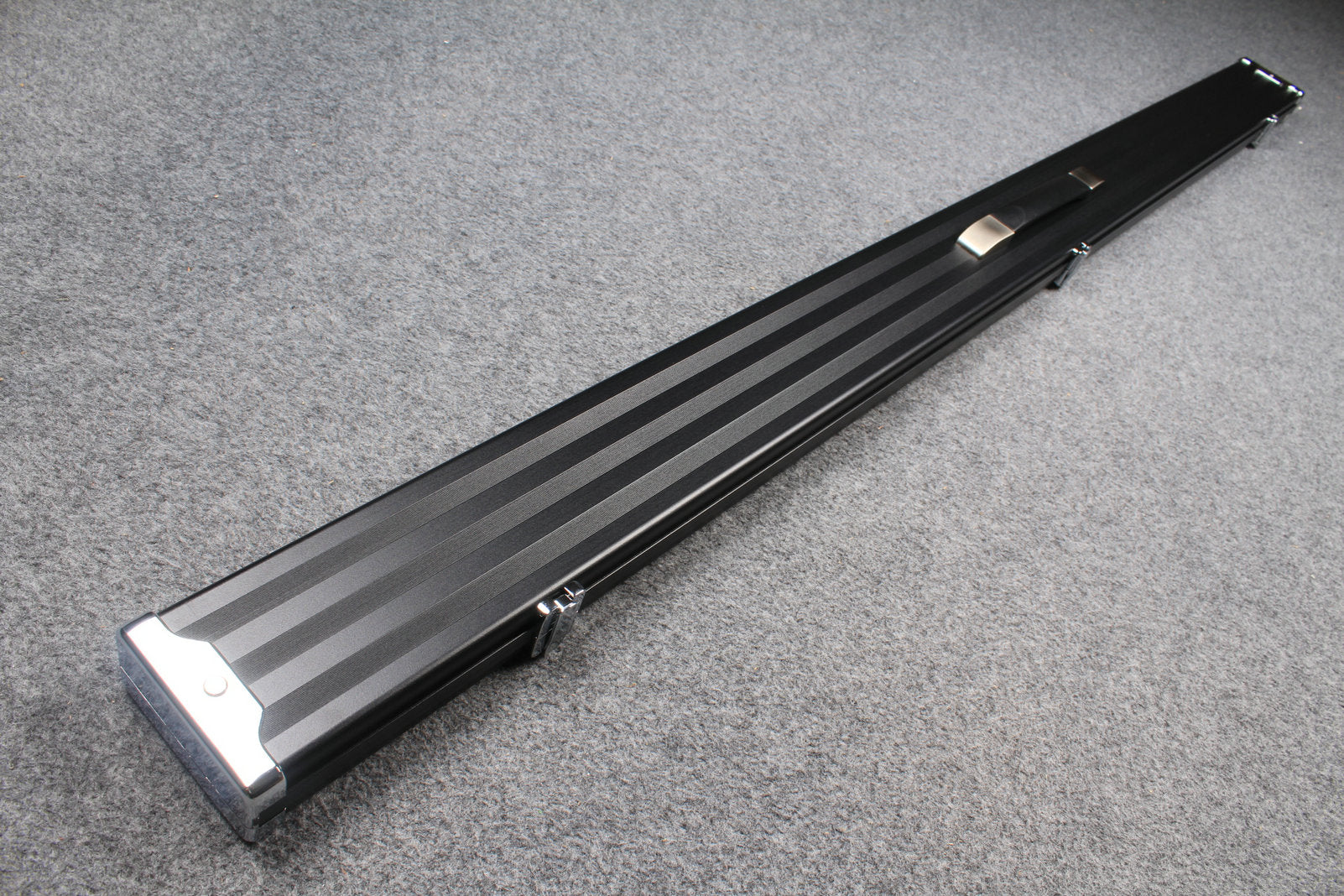 deluxe one piece aluminium cue case with 3 slots